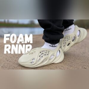 Adidas Yeezy Foam Runner Sand Size 6.5 Mens - 7.5/8 Women's